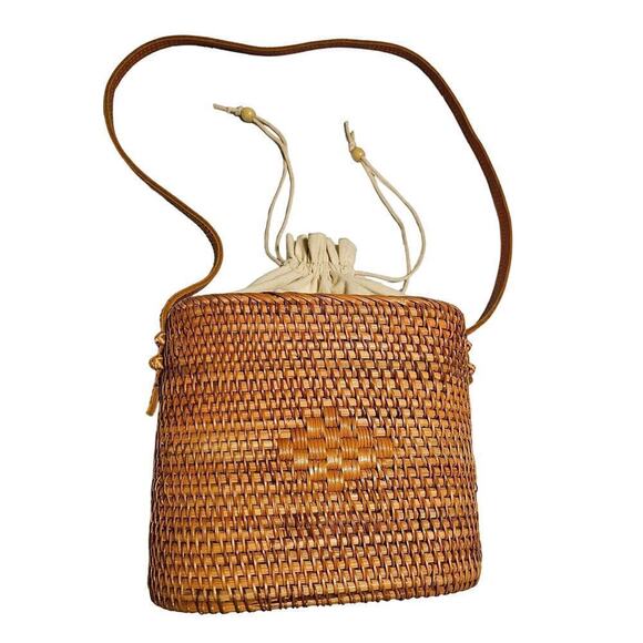 Rattan woven vintage purse. Leather strap. Handmade. Unique. Rare find.‎ Hippie. - Picture 1 of 14